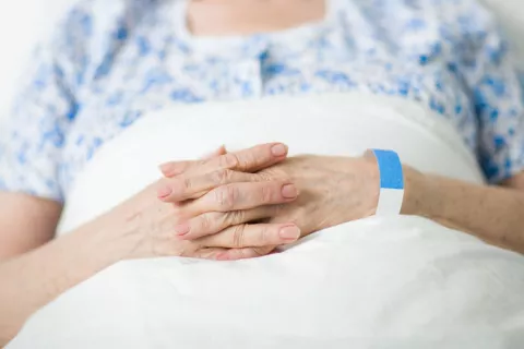 Revelan cómo afecta el COVID-19 a los pacientes mayores de 80 años Cómo afecta el COVID-19 a los pacientes mayores de 80 años