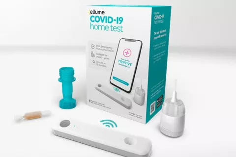 La FDA aprueba el primer test de antígenos de COVID totalmente casero La FDA aprueba el primer test de antígenos de COVID casero