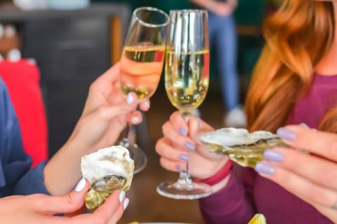 Porqué ostras y champán maridan tan bien