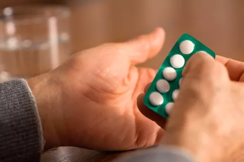 La aspirina no reduce el riesgo de cáncer colorrectal en mayores de 70 Aspirina ¿protege del cáncer colorrectal?