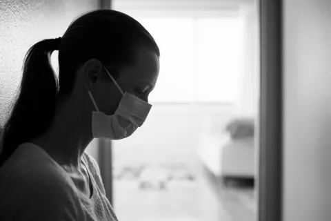 El 35% de los españoles admite haber llorado a causa de la pandemia 35% españoles ha llorado por el COVID-19