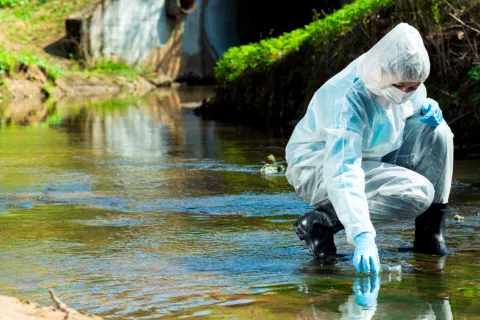 Detectar SARS-CoV-2 en aguas residuales predice brotes 10 días antes Aguas residuales predicen brotes de COVID