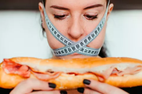 Descubren cómo funciona el 'interruptor del hambre' en el cerebro Así funciona el ‘interruptor del hambre’