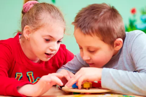 El desarrollo del autismo es diferente en el cerebro de niños y niñas Autismo difiere en niños y niñas