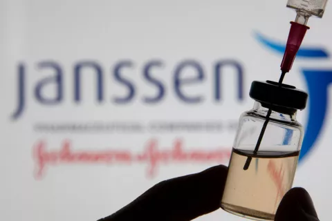 La EMA respalda la vacuna Janssen: así se administrará en España Quién recibirá la vacuna Janssen en España