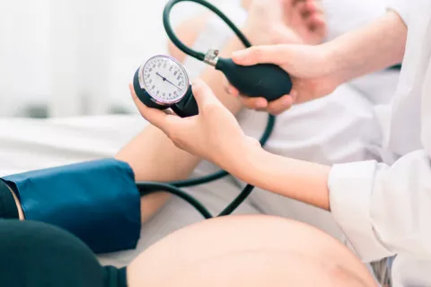 Preeclampsia triplica el riesgo de ictus