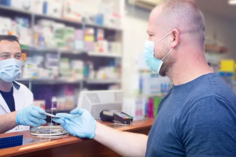 Las farmacias españolas podrán vender test para el COVID-19 sin receta Test COVID-19 en farmacias y sin receta