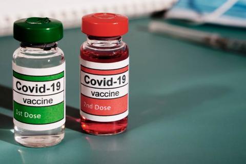 Combinar vacunas aumenta efectos adversos