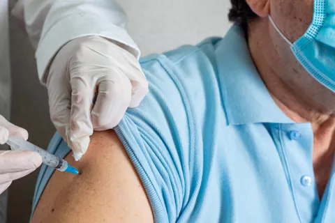 Según Pfizer una tercera dosis aumenta los anticuerpos contra variantes 3ª dosis Pfizer para protegerse de Delta