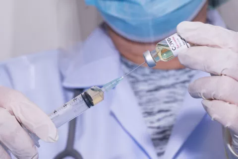 Autorizan primer ensayo en humanos de una vacuna española anti-COVID Vacuna española: 1er ensayo en humanos