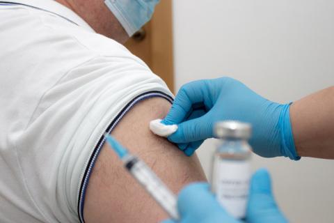 Inmunodeprimidos: dosis extra de vacuna