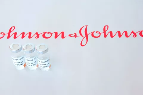 Vacunados con Janssen recibirán dosis de refuerzo con Pfizer o Moderna Dosis de refuerzo para vacunados Janssen