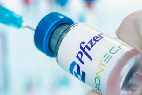 3 dosis Pfizer eficaces contra ómicron