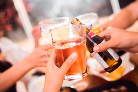 Alcohol envejece tu cerebro hasta 2 años