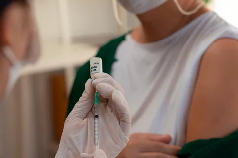 La EMA evalúa la vacuna española Hipra como refuerzo contra el COVID La EMA empieza a evaluar la vacuna Hipra