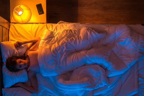  Dormir con luz: así puede dañar tu salud 