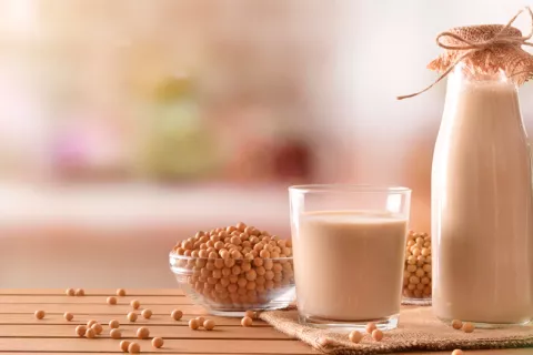 Dieta vegana rica en soja reduce un 88% los sofocos de la menopausia Dieta vegana + soja reduce 88% sofocos