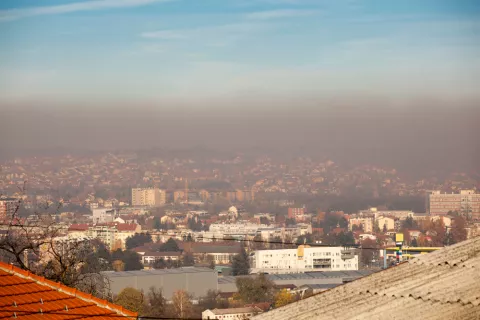 Asocian contaminación con más riesgo de alzhéimer y demencia