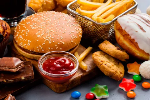 Los alimentos ultraprocesados pueden aumentar el riesgo de cáncer Alimentos ultraprocesados
