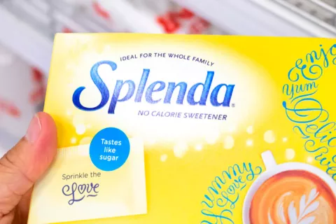 Descubren que el edulcorante Splenda puede dañar el ADN y el intestino Caja de edulcorante Splenda