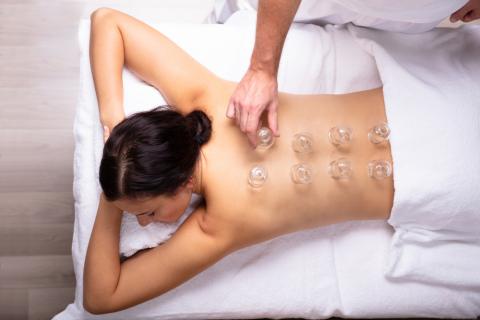 Health analyzes new pseudotherapies such as cupping or light therapy