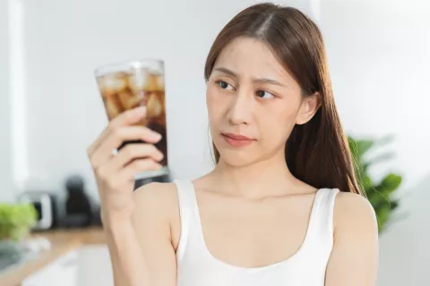 Soft drinks worsen menstrual pain, but coffee relieves it, they reveal