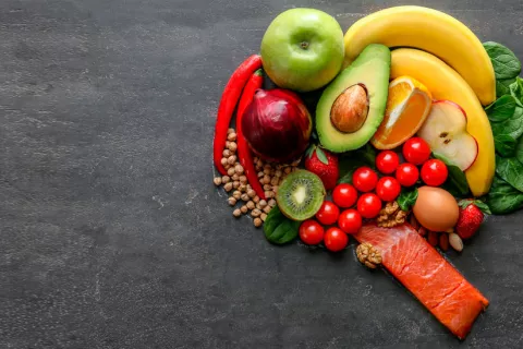 Varios alimentos que se pueden tomar en la dieta MIND