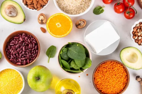 Alimentos que se incluyen en la Dieta Portfolio basada en vegetales Grupo de alimentos que incluye verduras, legumbres, frutas, arroz integral
