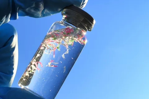 Recolección de muestras contaminadas con microplásticos