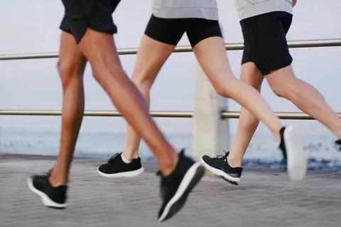 El ejercicio mejora la eficacia de la inmunoterapia 3 personas corriendo
