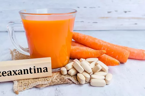 Alimentos y complementos com zeaxantina Zeaxantina, carotenoide presente en zanahorias o complementos