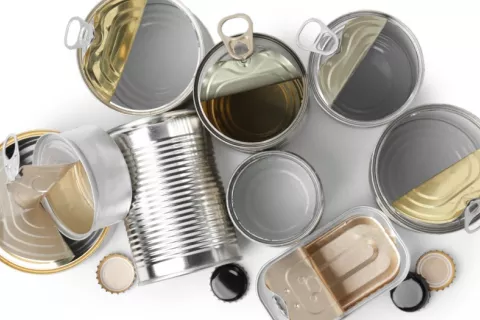 Latas de conservas que podrían contener bisfenol A Latas de conservas de diferentes formas y tamaños