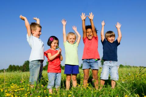 Estar al aire libre reduce el riesgo de miopía en niños