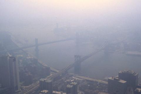 Ciudad con grandes cantidades de contaminación que empeoran el asma