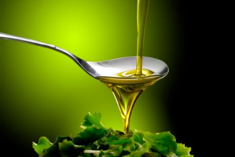 Cucharada de aceite de oliva en la dieta