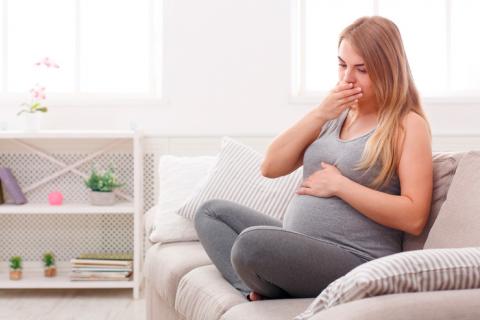 Embarazada con problemas de náuseas severas