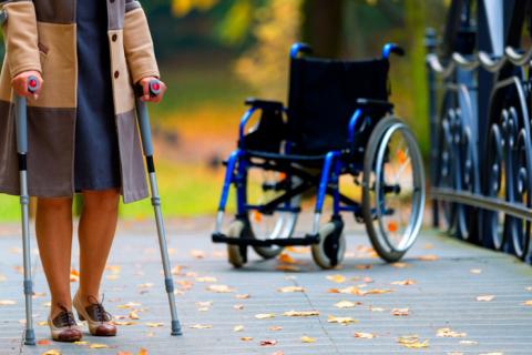 Paciente con problemas de movilidad debido a la esclerosis múltiple