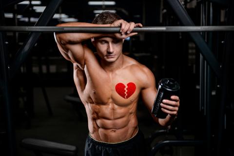 Tomar esteroides para aumentar musculatura podría dañar tu corazón
