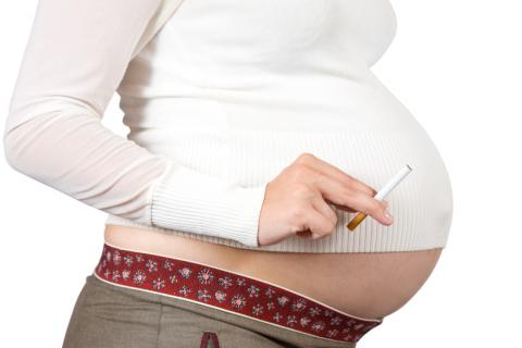 Fumar embarazada reduce el colesterol &#039;bueno&#039; del bebé