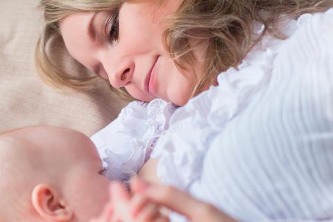 La lactancia materna también reduce el riesgo cardíaco de la madre