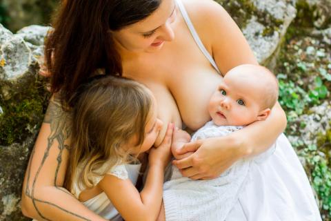 Lactancia materna con varios hijos a la vez
