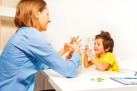 Los padres pueden ayudar a aliviar el autismo de sus hijos