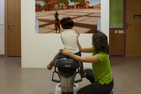 Terapia simulador equino para niños autistas
