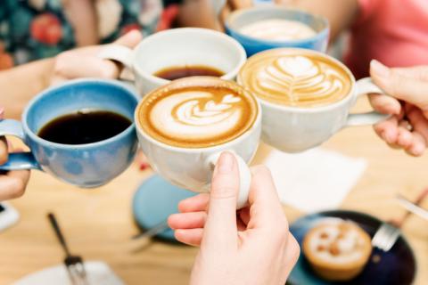 Tomar tres cafés cada día reduce hasta un 18% el riesgo de muerte