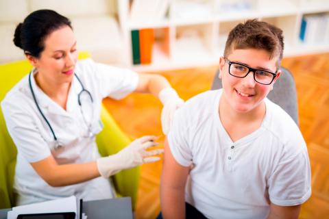 Vacuna de la diabetes en adolescente