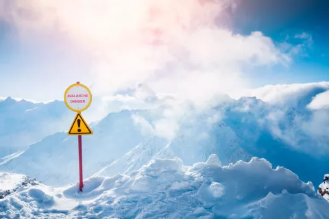 Señal de peligro de alud o avalancha