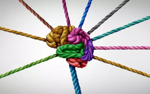 Ilustración de un cerebro formado por cuerdas de diferentes colores