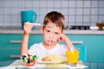 Niño con cáncer con falta de apetito
