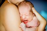 Huelgas de lactancia del bebé que rechaza el pecho