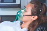 Mujer en una sesión de oxigenoterapia